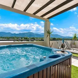 Apartment Penthouse - Private Rooftop Outdoor Gym, & Tv Area With Sunset & Mountain Views Cairns
